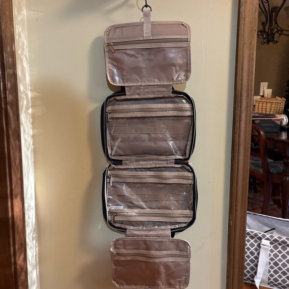 Bagsmart black Quilted Cosmetic Bag - Picture 4 of 8